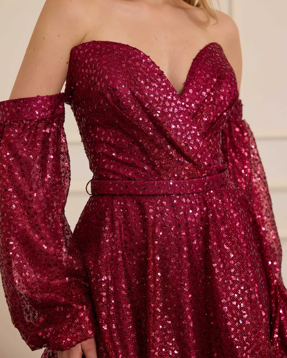 Çıkarılabilir Kollu Kalp Yaka Pullu Mini Abiye