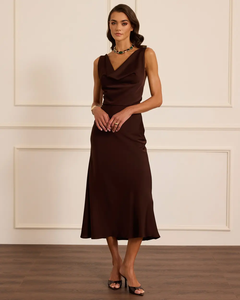 Sırt Dekolteli Degaje Yaka Saten Elbise