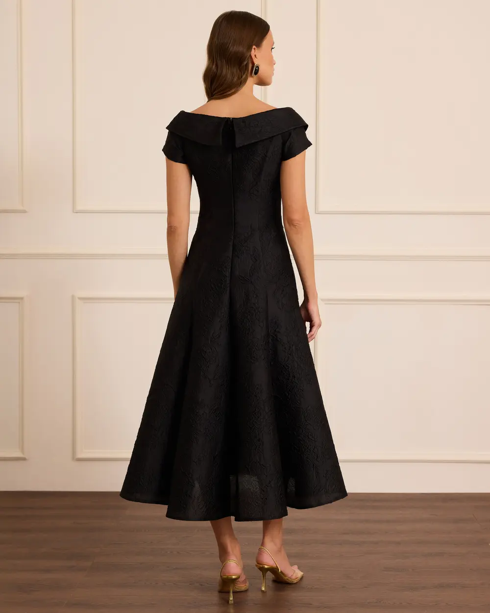 Desenli Düğme Detaylı Midi Abiye