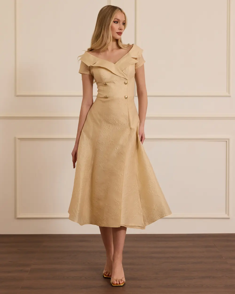 Desenli Düğme Detaylı Midi Abiye