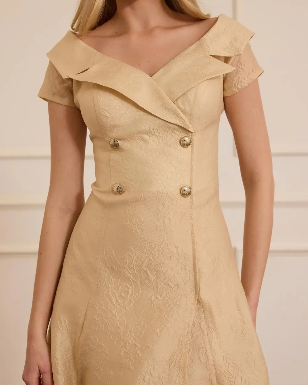 Desenli Düğme Detaylı Midi Abiye