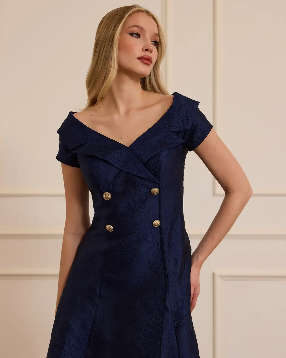 Desenli Düğme Detaylı Midi Abiye