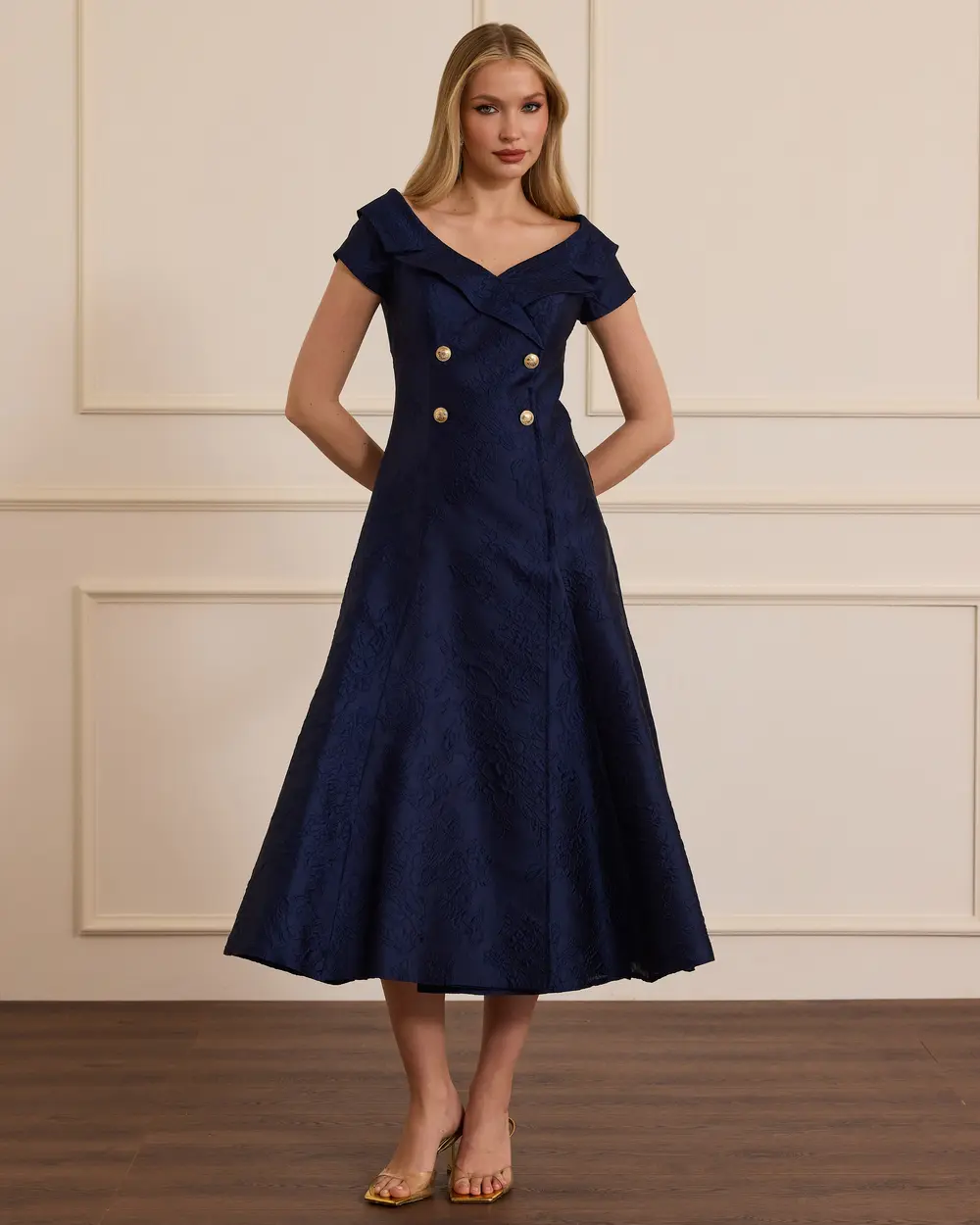 Desenli Düğme Detaylı Midi Abiye