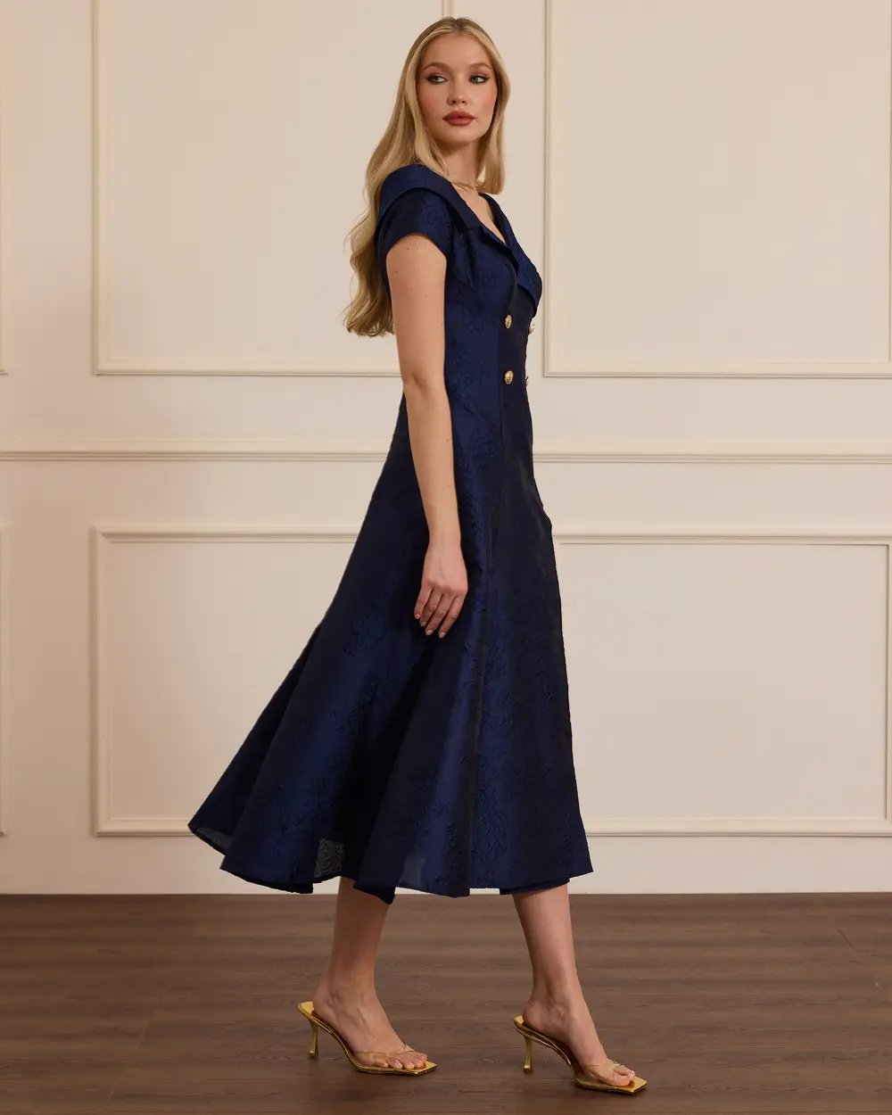 Desenli Düğme Detaylı Midi Abiye