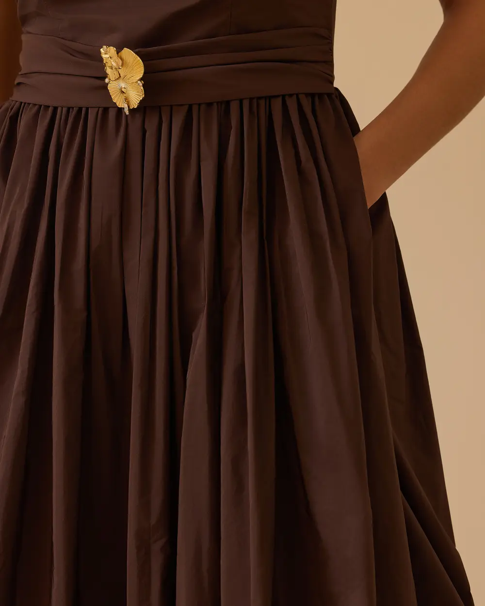 Brooch Detailed Balloon Skirted Elegant Dress