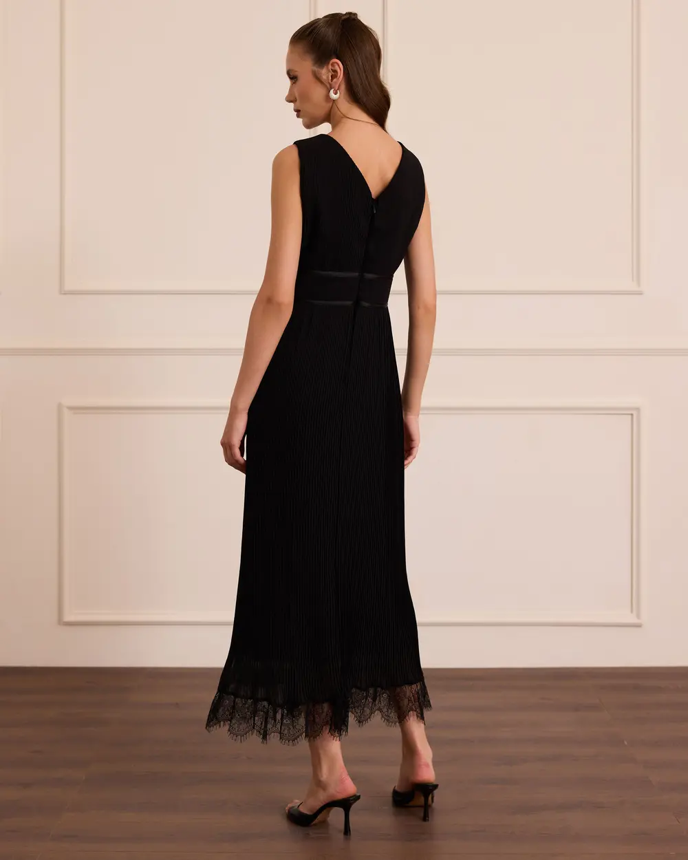 Elegant Dress with Pleated Lace Details