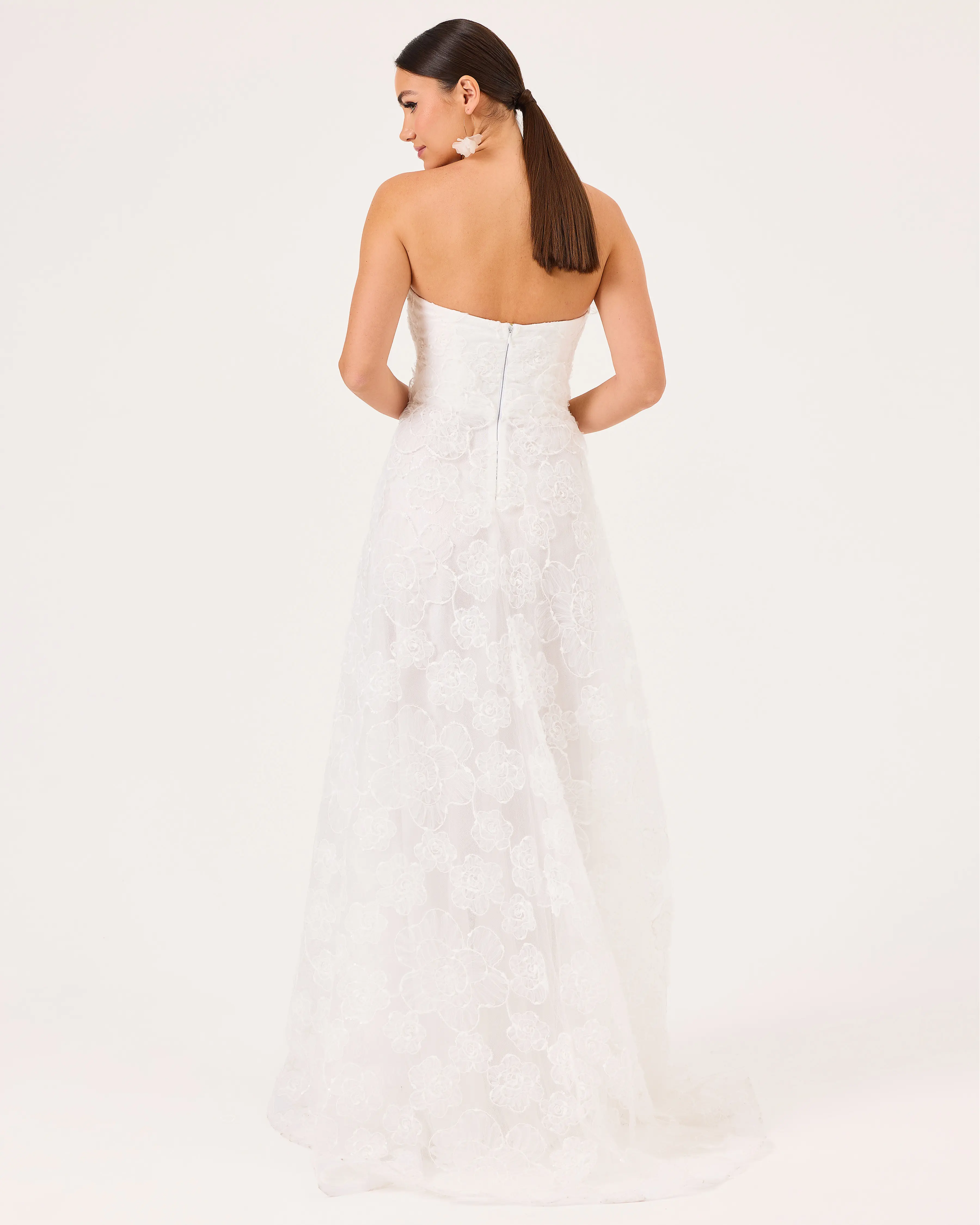 Straplez Yaka Çiçek Motifli Tül Abiye