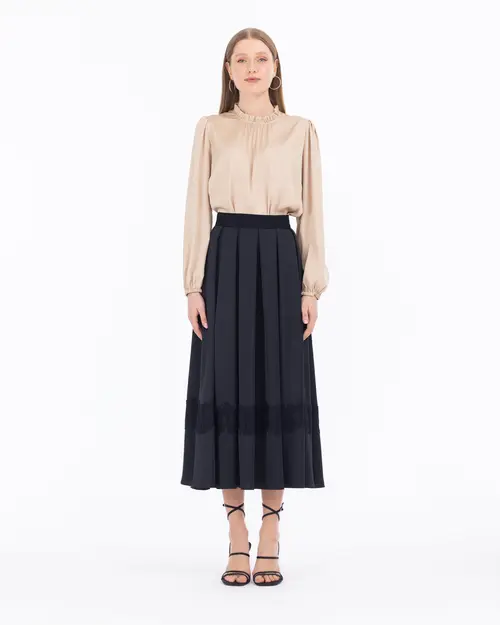 Etek ostidagi pantiesni korishingiz mumkin Etek ostidagi pantiesni korishingiz mumkin